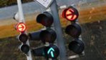 Autos: Vollgas nach grüner Ampel - Verdacht auf illegales Rennen