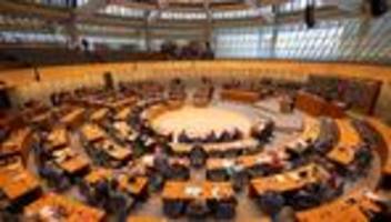 Landtags-Statistik: Große Unterschiede bei Mitarbeiterzahl der Abgeordneten