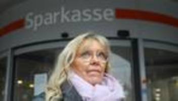 Millionen-Einbruch: Kundin: Sparkasse verlangt nach Einbruch Zinsen für Kredit