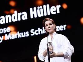 20 Jahre nach ihrem ersten Bären: Sandra Hüller gewinnt als beste Schauspielerin bei Berlinale