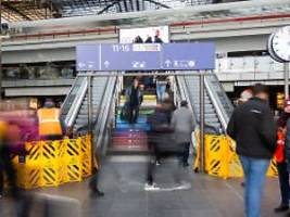 Stilllegung über mehrere Tage: Erste Rolltreppen an Bahnhöfen laufen wieder