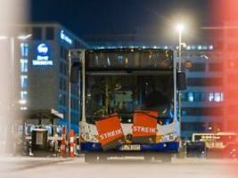 ganztägige arbeitsniederlegungen: erneuter warnstreik trifft bus und bahn in hessen