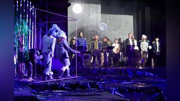 „Aufrecht in die Schräglage“: In Neukölln droht die Welt zu ertrinken