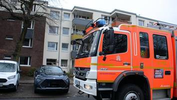 vier jahre altes kind klemmt in heizkörper und wird von feuerwehr befreit