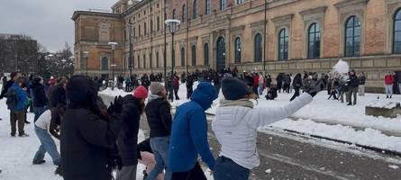 Schneeballschlacht in München: Hunderte treffen sich nach Aufruf auf Instagram