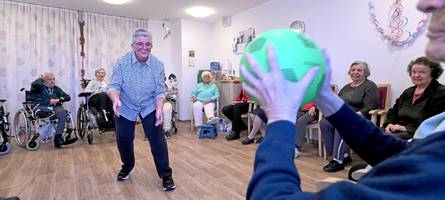 Zwei Stunden, die etwas bewegen: Wie eine Augsburgerin ein Pflegeheim in Schwung bringt
