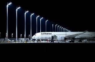 Schnee in München: 500 Passagiere sitzen die ganze Nacht in Flugzeugen fest