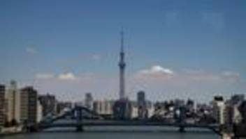 Fahrstuhl-Drama: Drama über Tokios Dächern - Fahrstuhl steckte Stunden fest