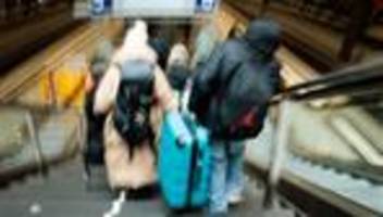 Reisende: Bahn: Etwa die Hälfte der Rolltreppen in Berlin läuft wieder