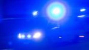 Unfall: Auto fängt nach Überschlag auf der A6 Feuer