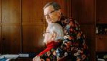 pflege in der familie: manchmal gehe ich allein ins wohnzimmer und schreie