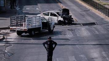 drogenboss „el mencho“ getötet – autos brennen in mexiko