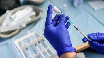 entlastung für Ärzte: bezirk will senioren zu impfungen beraten