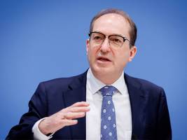 Bundesinnenminister: Dobrindt will Asylbewerber schneller in Arbeit bringen