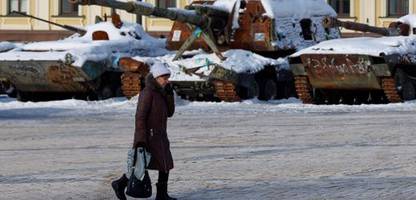 Ukraine: Vier Jahre Krieg in Kyjiw – Bilder vom Kampf zwischen Alltag und Katastrophe