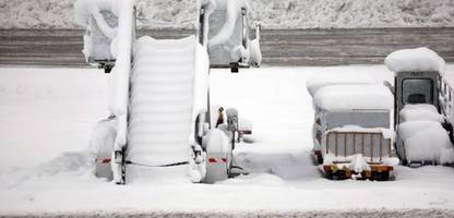 Flughafen München: 500 Passagiere verbringen Nacht in Flugzeugen wegen Schneefall