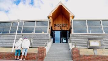 „Blick ist schöner geworden“: Restaurant Badezeit öffnet nach Brand