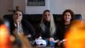 Jahrestag: Zwischen Dankbarkeit und Neubeginn – Ukrainerinnen in Hessen