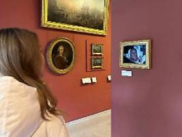 aktivistische aktion: andrew-foto sorgt im louvre für verwunderung