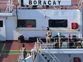 angeklagter nicht im gericht: kapitän von schattenflotte droht haft in frankreich