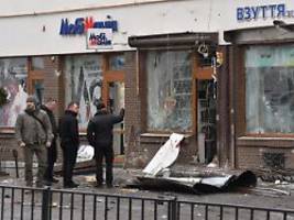 Täterin von Russen rekrutiert: Selenskyj schildert Hintergründe zu Bomben in Lwiw