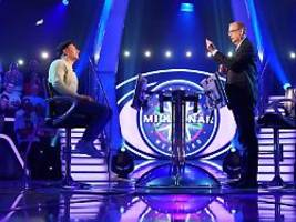 Wer wird Millionär?: Jauch demonstriert Penisring-Rettung mit Ehering