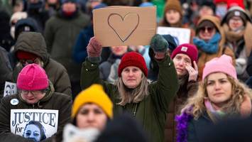 Widerstand gegen Trump: Warum in den USA das rote Garn ausverkauft ist