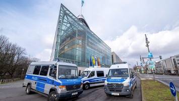 Großeinsatz vor CDU-Parteizentrale – Mann mit Messer bewaffnet