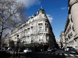 Die Epstein-Affäre: Epsteins Butler in Paris sagt: „Es war ein Ballett von jungen Frauen“