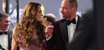 prinz william und kate mit pokerface auf dem roten teppich