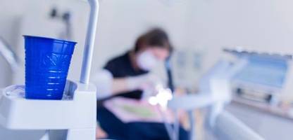 krankenkassen: zahnreinigung, globuli - das streichen von zusatzleistungen mindert nicht die finanznot