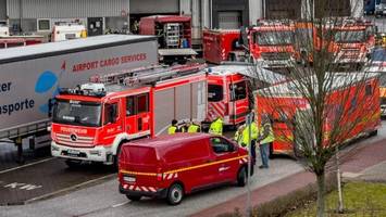 ammoniak ausgetreten: großer gefahrstoffeinsatz neben dem hamburger flughafen