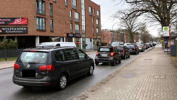 Dauerstau statt Unfallgefahr: Verengung des Ochsenzoll-Kreisels sorgt für Frust