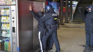 mann (35) geht lieber ins gefängnis, als familie zu kontaktieren