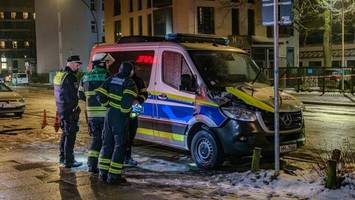 Unbekannter beschädigt Streifenwagen mit Sprengkörper – Fahndung mit Drohne