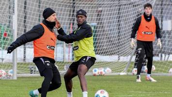 Verletzungssorgen beim Training: St.-Pauli-Profi humpelt in die Kabine