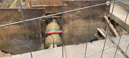 Staufalle an Wertachbrücke in Augsburg: Dieses Rohr bremst den Verkehr massiv aus