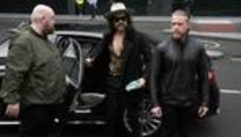 Missbrauchsvorwürfe: Russell Brand plädiert auf nicht schuldig