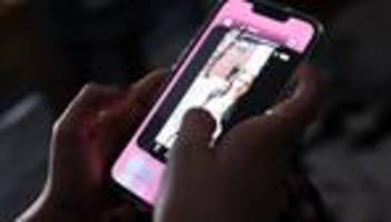 soziale netzwerke: expertenkommission hält rufe nach social-media-verbot für voreilig