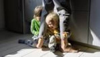 Arbeitszeiten von Eltern: Papa ist dann mal weg