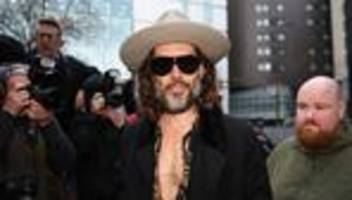 Schauspieler: Russell Brand plädiert in Missbrauchsprozess auf nicht schuldig
