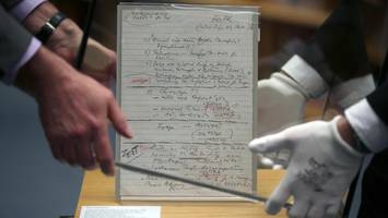 streit um schabowski-zettel geht weiter – wer ist der mysteriöse verkäufer?