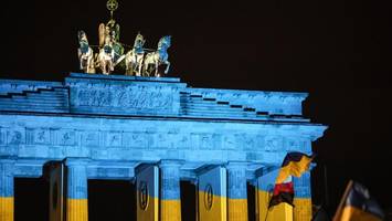 Tausende demonstrieren in Berlin für die Ukraine – Wegner mit deutlichem Appell