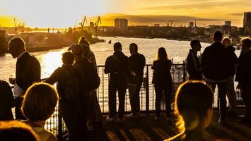 elbphilharmonie, hafen und miniatur wunderland bescheren hamburg touristen-rekord