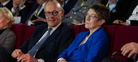 selbstkritik und warnung: diese lehren ziehen merz und kramp-karrenbauer aus putins krieg