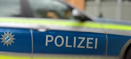 Waffen und Drogen: Polizei wird bei Schwerpunktkontrolle am Busbahnhof fündig