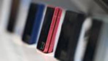 Smartphone: Verbraucher in Deutschland nutzen ihre Smartphones immer länger