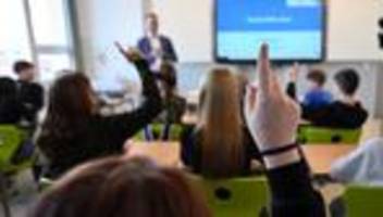 Verfassungsviertelstunde: Schüler diskutieren über Altersgrenze für soziale Medien