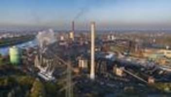 beschäftigungsbarometer: unternehmen planen trotz besserer konjunktur häufiger mit stellenabbau