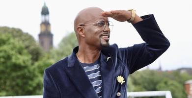 Persönlich, politisch, pointiert: TV-Star zeigt eine ganz neue Seite von sich